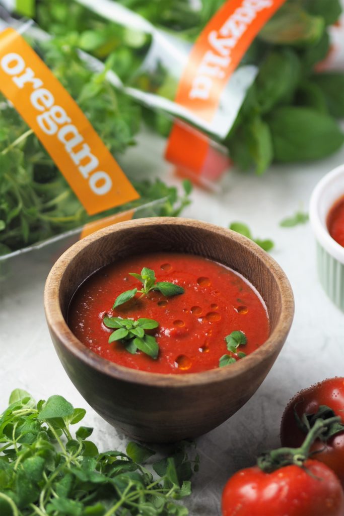 łagodny sos pomidorowy z oregano i bazylią