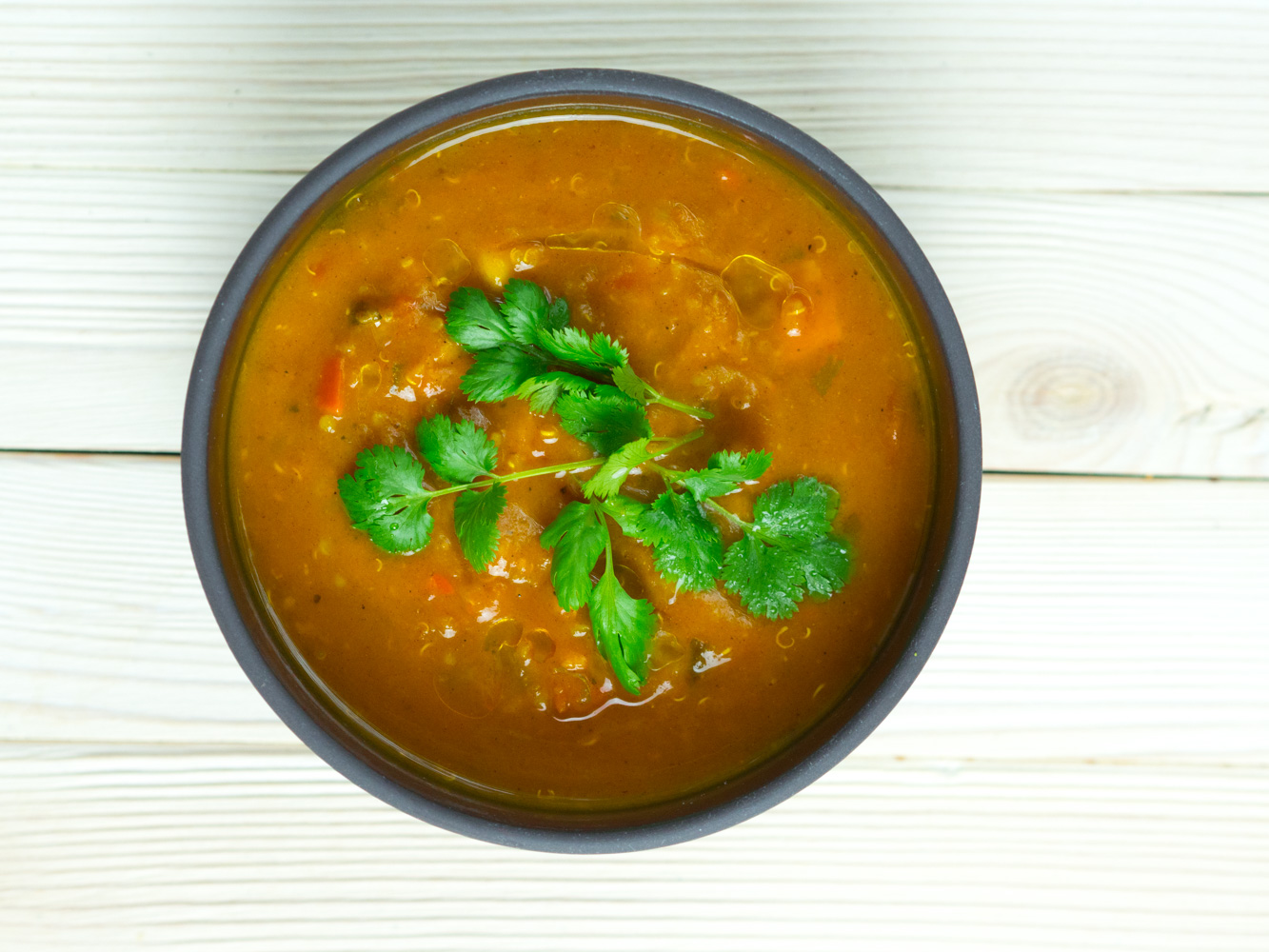 Orientalna zupa z batatów i soczewicy