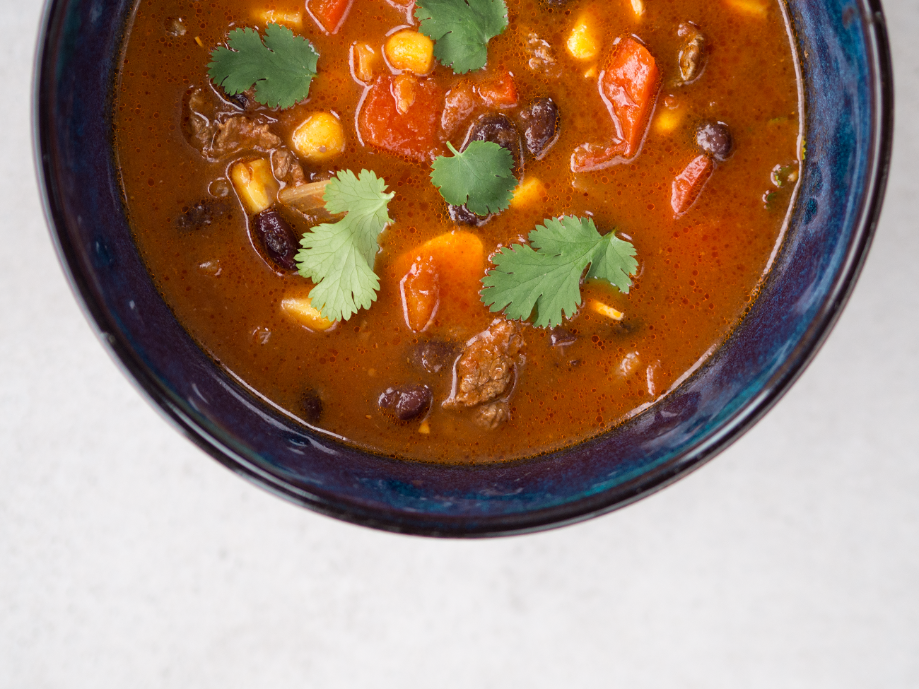Zupa meksykańska z wołowiną i fasolą – przepis z książki „Dieta na Wynos”
