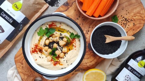 najlepszy hummus z Izraela z czarnuszką, słodką papryką i oliwą